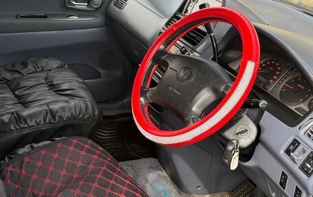 Toyota Ipsum II, 2001 год, 600 000 рублей, 8 фотография