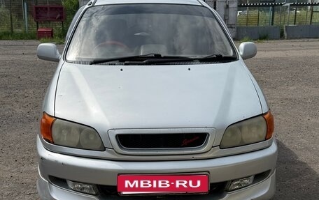 Toyota Ipsum II, 2001 год, 600 000 рублей, 2 фотография