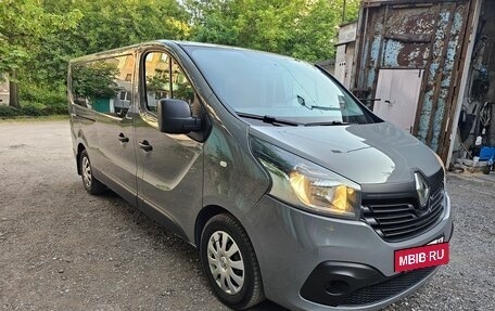 Renault Trafic, 2017 год, 1 950 000 рублей, 2 фотография