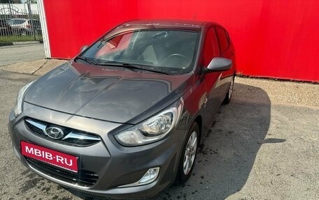 Hyundai Solaris II рестайлинг, 2013 год, 900 000 рублей, 1 фотография