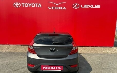 Hyundai Solaris II рестайлинг, 2013 год, 900 000 рублей, 5 фотография