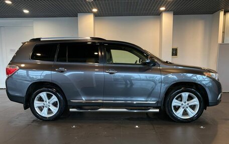 Toyota Highlander III, 2013 год, 2 590 000 рублей, 2 фотография