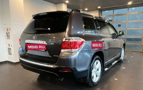 Toyota Highlander III, 2013 год, 2 590 000 рублей, 3 фотография