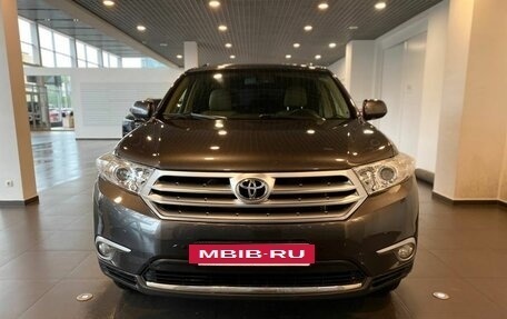 Toyota Highlander III, 2013 год, 2 590 000 рублей, 8 фотография