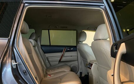 Toyota Highlander III, 2013 год, 2 590 000 рублей, 17 фотография