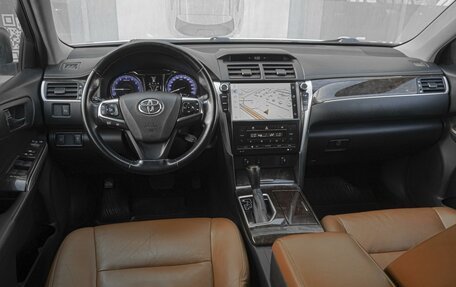 Toyota Camry, 2017 год, 1 949 000 рублей, 6 фотография