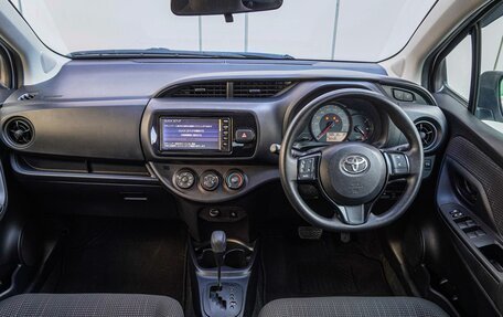 Toyota Vitz, 2019 год, 1 055 000 рублей, 6 фотография