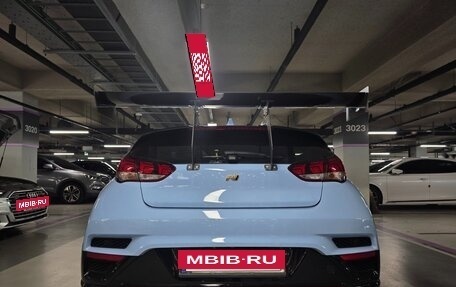 Hyundai Veloster II, 2021 год, 2 300 000 рублей, 4 фотография