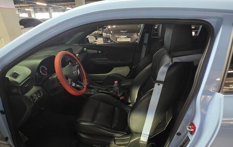 Hyundai Veloster II, 2021 год, 2 300 000 рублей, 15 фотография