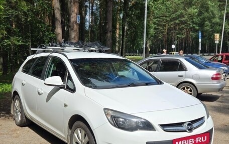 Opel Astra J, 2013 год, 1 020 000 рублей, 2 фотография