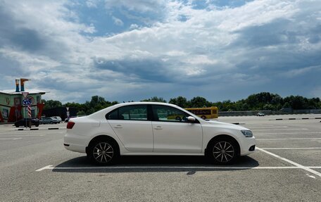 Volkswagen Jetta VI, 2012 год, 899 000 рублей, 3 фотография