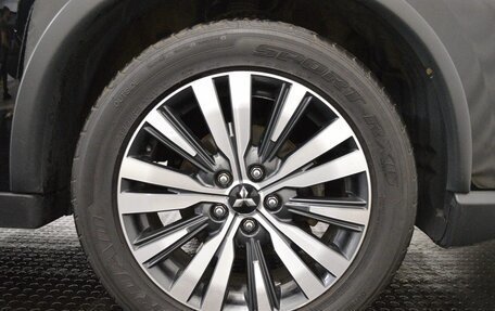 Mitsubishi Outlander III рестайлинг 3, 2019 год, 1 925 000 рублей, 9 фотография