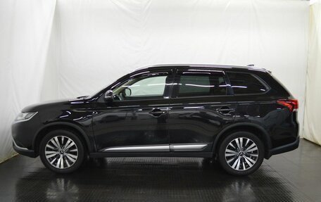 Mitsubishi Outlander III рестайлинг 3, 2019 год, 1 925 000 рублей, 8 фотография