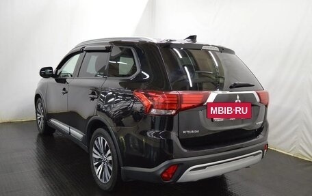 Mitsubishi Outlander III рестайлинг 3, 2019 год, 1 925 000 рублей, 7 фотография
