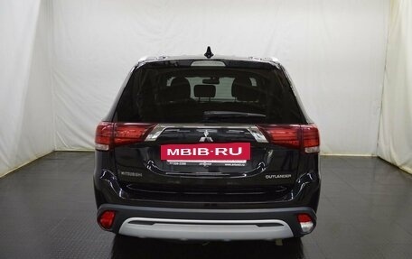 Mitsubishi Outlander III рестайлинг 3, 2019 год, 1 925 000 рублей, 6 фотография