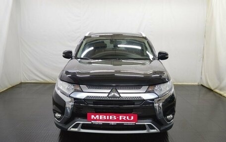 Mitsubishi Outlander III рестайлинг 3, 2019 год, 1 925 000 рублей, 2 фотография