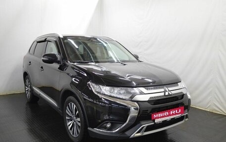 Mitsubishi Outlander III рестайлинг 3, 2019 год, 1 925 000 рублей, 3 фотография