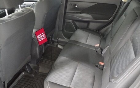 Mitsubishi Outlander III рестайлинг 3, 2019 год, 1 925 000 рублей, 11 фотография