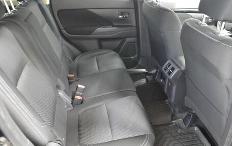 Mitsubishi Outlander III рестайлинг 3, 2019 год, 1 925 000 рублей, 13 фотография