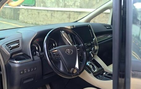 Toyota Alphard III, 2021 год, 7 600 000 рублей, 11 фотография