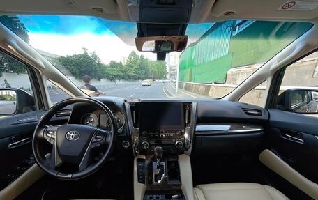 Toyota Alphard III, 2021 год, 7 600 000 рублей, 10 фотография