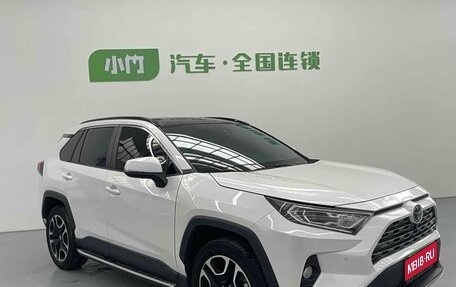 Toyota RAV4, 2021 год, 2 750 000 рублей, 1 фотография