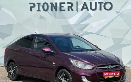 Hyundai Solaris II рестайлинг, 2013 год, 800 000 рублей, 3 фотография