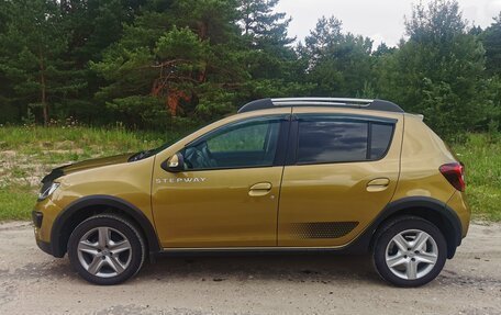 Renault Sandero II рестайлинг, 2018 год, 1 020 000 рублей, 2 фотография