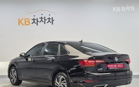 Volkswagen Jetta VII, 2022 год, 1 990 000 рублей, 2 фотография