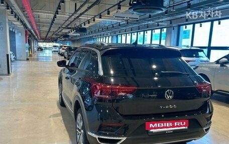 Volkswagen T-Roc I, 2022 год, 2 099 000 рублей, 5 фотография