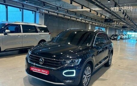 Volkswagen T-Roc I, 2022 год, 2 099 000 рублей, 3 фотография