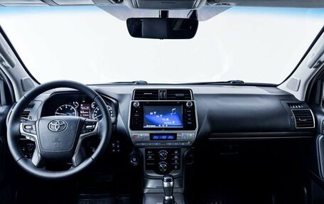 Toyota Land Cruiser Prado 150 рестайлинг 2, 2018 год, 5 000 000 рублей, 10 фотография