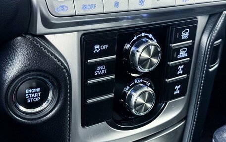 Toyota Land Cruiser Prado 150 рестайлинг 2, 2018 год, 5 000 000 рублей, 15 фотография