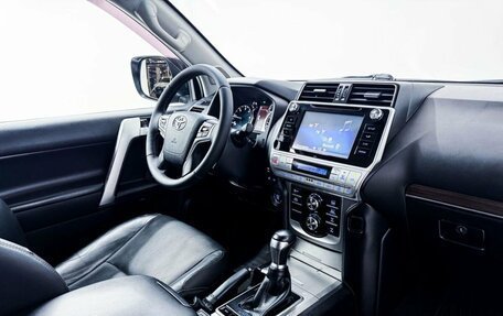 Toyota Land Cruiser Prado 150 рестайлинг 2, 2018 год, 5 000 000 рублей, 8 фотография