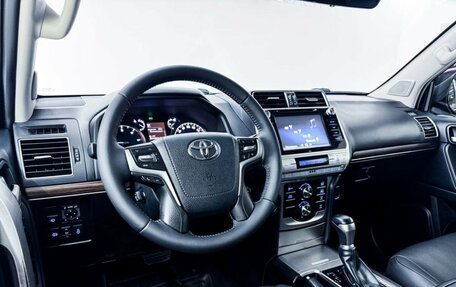 Toyota Land Cruiser Prado 150 рестайлинг 2, 2018 год, 5 000 000 рублей, 9 фотография