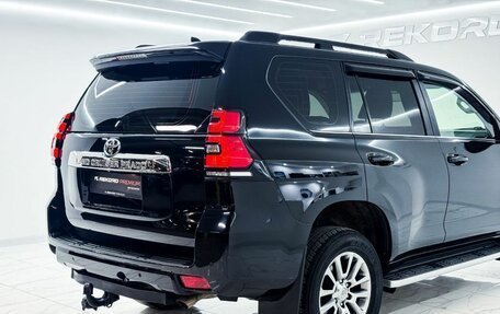 Toyota Land Cruiser Prado 150 рестайлинг 2, 2018 год, 5 000 000 рублей, 31 фотография