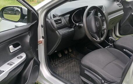 KIA Rio III рестайлинг, 2013 год, 700 000 рублей, 2 фотография