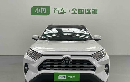 Toyota RAV4, 2021 год, 2 750 000 рублей, 2 фотография