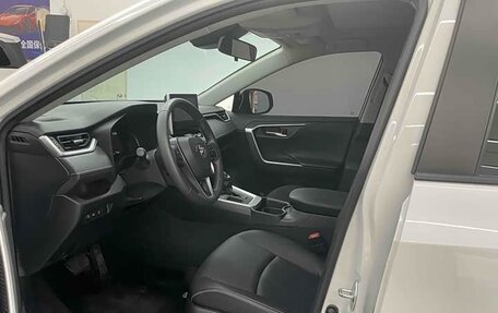 Toyota RAV4, 2021 год, 2 750 000 рублей, 7 фотография