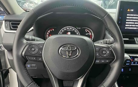 Toyota RAV4, 2021 год, 2 750 000 рублей, 8 фотография
