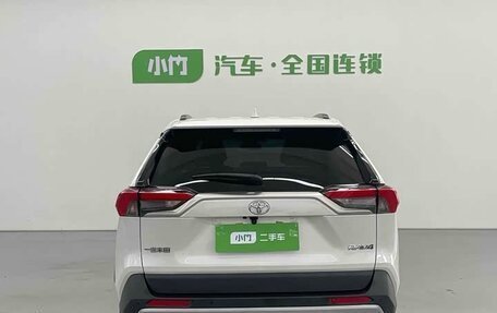 Toyota RAV4, 2021 год, 2 750 000 рублей, 5 фотография