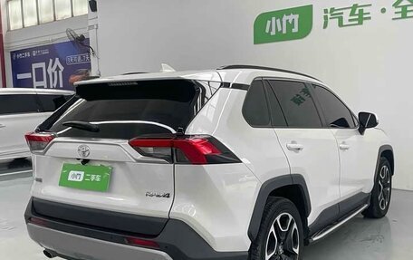Toyota RAV4, 2021 год, 2 750 000 рублей, 6 фотография