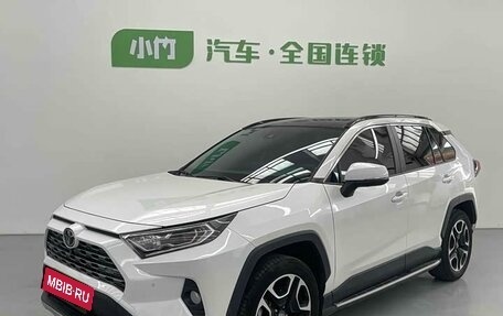 Toyota RAV4, 2021 год, 2 750 000 рублей, 3 фотография