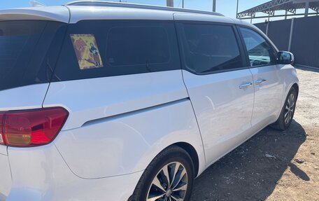 KIA Carnival III, 2017 год, 2 950 000 рублей, 8 фотография