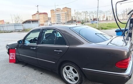 Mercedes-Benz E-Класс, 1997 год, 635 000 рублей, 5 фотография