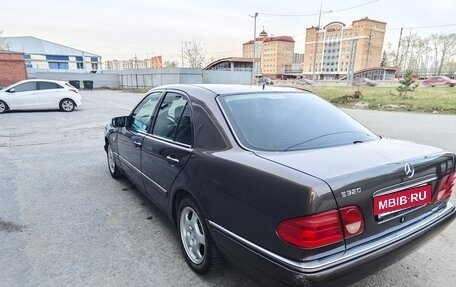 Mercedes-Benz E-Класс, 1997 год, 635 000 рублей, 3 фотография