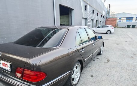 Mercedes-Benz E-Класс, 1997 год, 635 000 рублей, 9 фотография