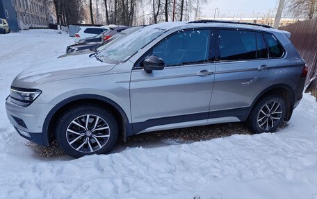 Volkswagen Tiguan II, 2019 год, 2 500 000 рублей, 3 фотография