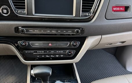 KIA Carnival III, 2018 год, 2 850 000 рублей, 9 фотография