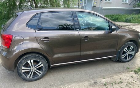 Volkswagen Polo VI (EU Market), 2011 год, 650 000 рублей, 2 фотография